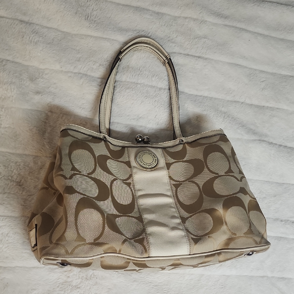 Coach Cream Shoulder Bag with Signature Style